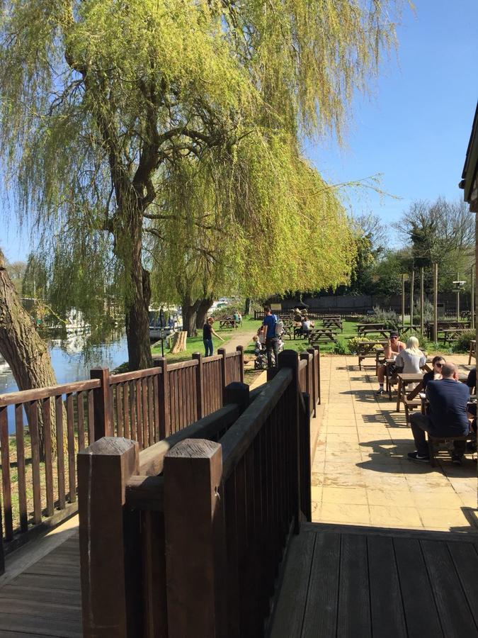 The Grove Ferry Inn Chislet Экстерьер фото